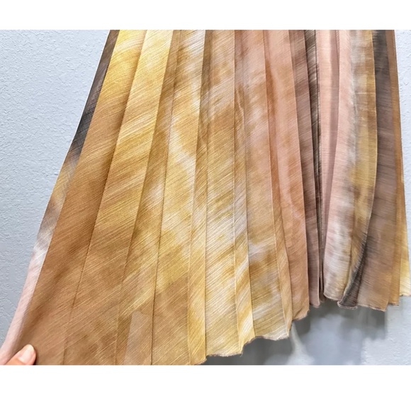 Tie dye halter pleated multicolored midi dress with beaded neck strap - Picture 11 of 11